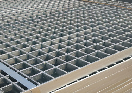 鍍鋅鋼格柵板：多功能材料在城市建設(shè)中的不可替代性